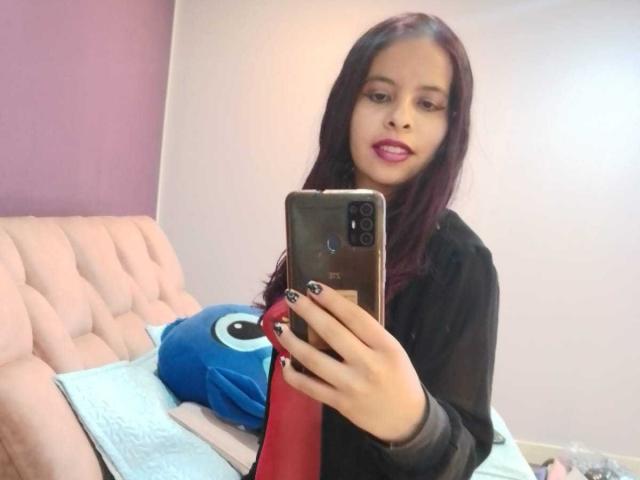 JuliaWaine - Live porn &amp; sex cam - 24078357