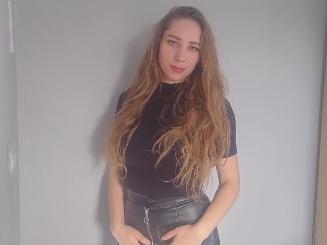 A flat, stylized letter "L" in red and brown with subtle shading. Simple, bold lines. Centered, large, and symmetrical. Minimalist design. LizzyBeck's name is not visible.