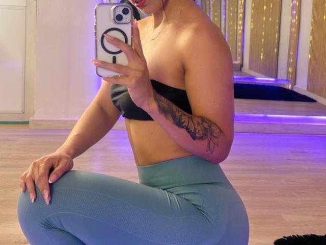 SalmaSoto - Élő pornó és szexkamera - 24097777