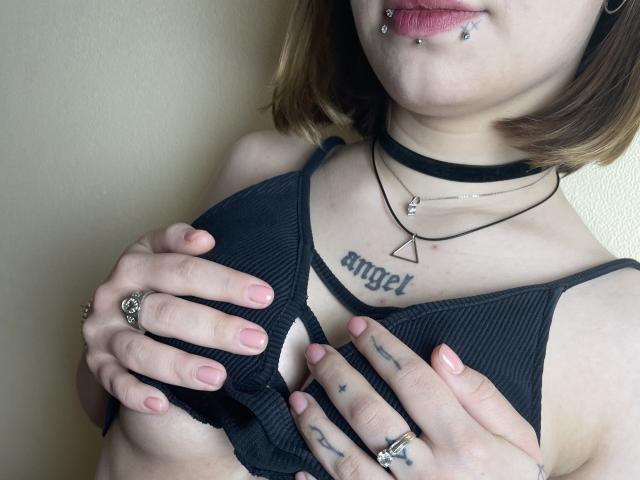 ElleBloom - Live sexe cam - 24098117