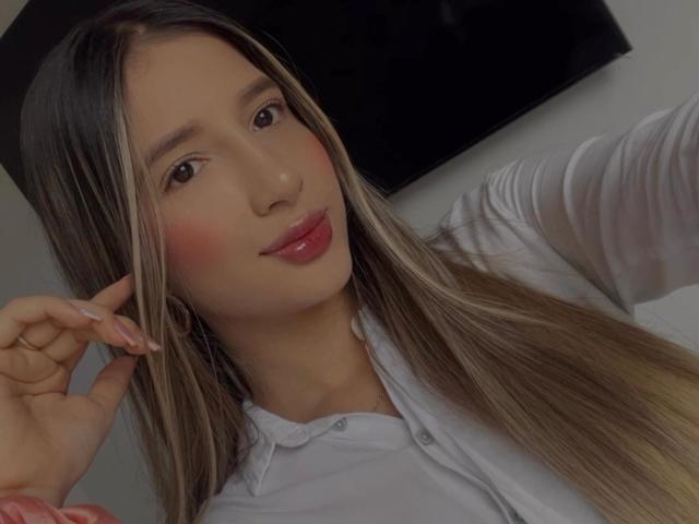 EmilyFelis - Live sex cam - 24098429