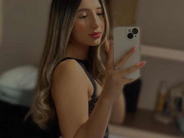 EmilyFelis - Live Sex Cam - 24098441