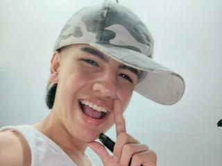 MatteoFo - Live Sex Cam - 24102809