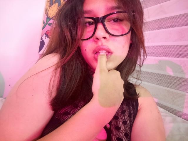 ValeryCollins69 - Live Sex Cam - 24105501