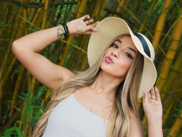 MiiaWills - Live porn &amp; sex cam - 24114561