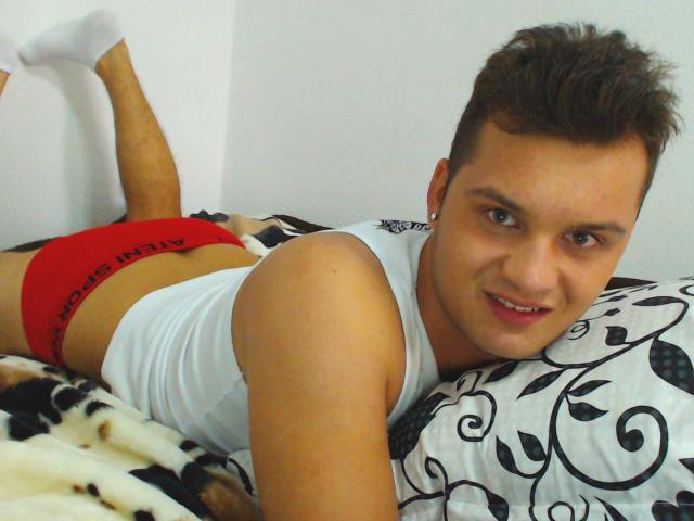 Hazuku69 - Live chat exciting with a White Horny gay lads 
