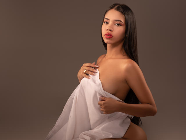 EmaGarces - Live sex cam - 24159633