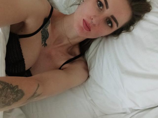 AndreaXHot69 - Live Sex Cam - 24163725
