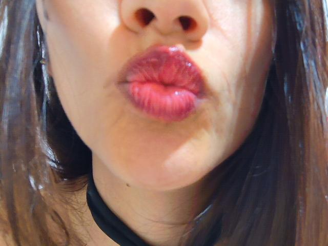 KiriamGomez - Live porn &amp; sex cam - 24168917