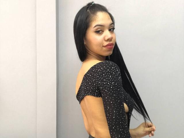 EmaGarces - Live Sex Cam - 24175069