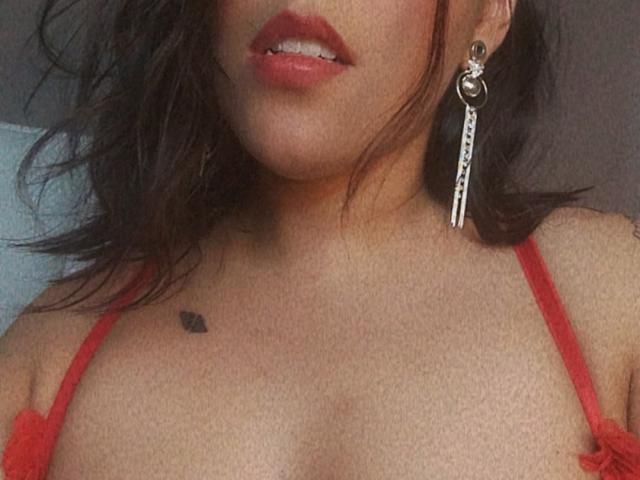 AlisonBossi - פורנו בשידור חי ומצלמת סקס - 24200089