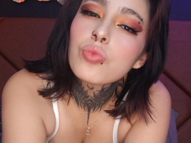 MartinaPalmer - Live sex cam - 24210413