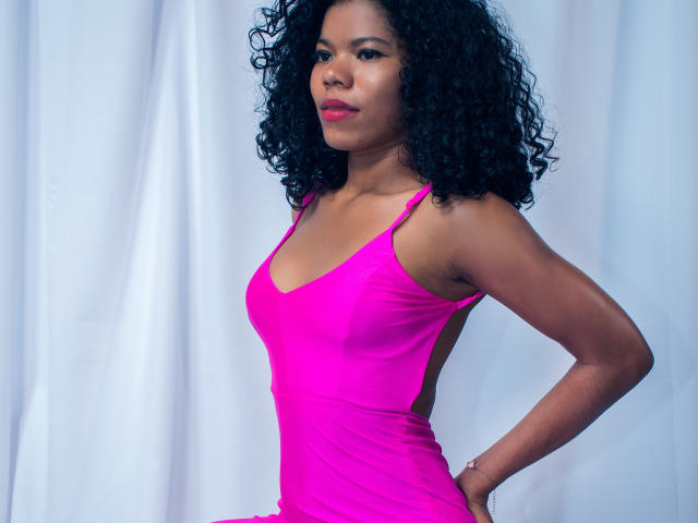 DanniSalinas - Sexe cam en vivo - 24220217