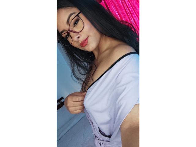 EmilyVv - Camera khiêu dâm &amp; quyến rũ trực tiếp - 24220769