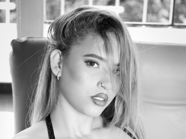 AphrilBenson - Sexe cam en vivo - 24226369