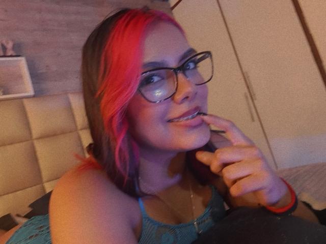 EmilyRobeerts - Live sex cam - 24232313