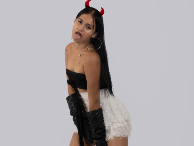 SheWolfSabriina - Live porn &amp; sex cam - 24247017