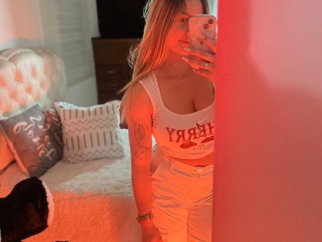 AtheneaRossi - Live porn &amp; sex cam - 24273225