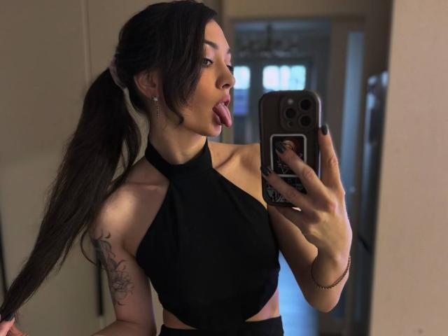 MoniFoxy - Live porn &amp; sex cam - 24279497