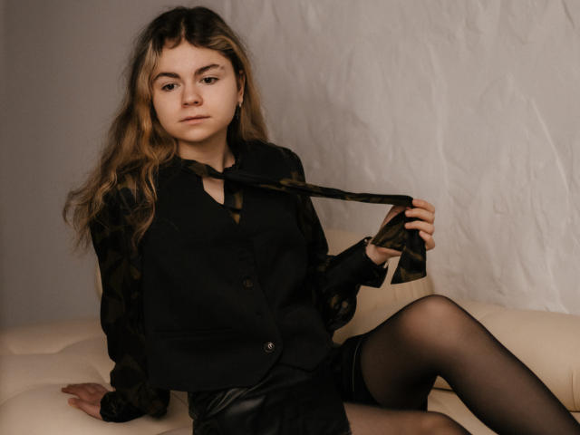 TinaRedly - Live Sex Cam - 24281101