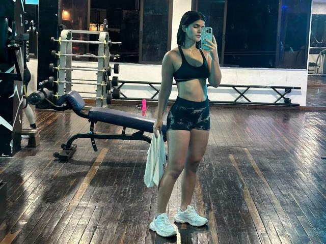 ScarlletZhen - Live porn &amp; sex cam - 24282129