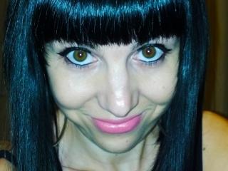 QueenCleo - chat online hot with a black hair Sexy girl 