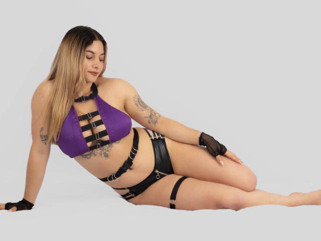 AtheneaRossi - Live sex cam - 24292541