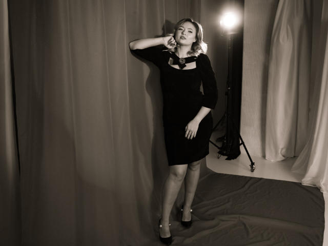 SallyVerda - сексуальная веб-камера в реальном времени - 24300525