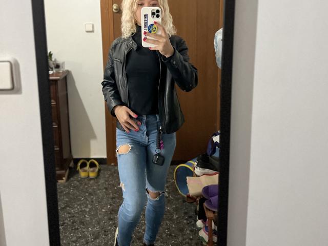 SweetheartLi - Live sex cam - 24301345