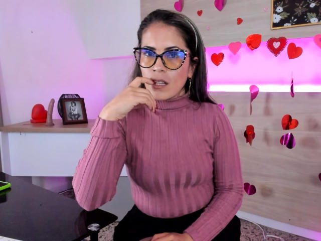 GiaGreen - Live porn &amp; sex cam - 24301569