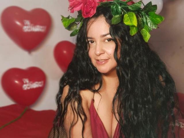 LuciaVonnee - Live Sex Cam - 24301961