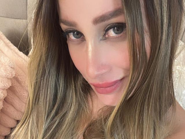 ArianaLu - Live sexe cam - 24315381