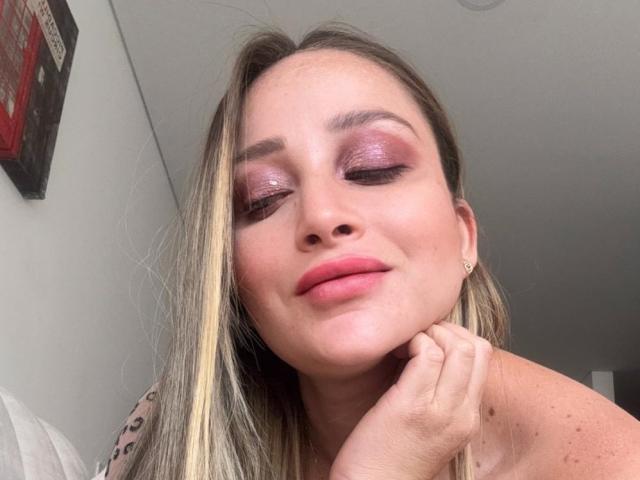 ArianaLu - Live porn &amp; sex cam - 24315389