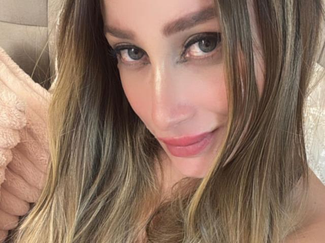 ArianaLu - Élő pornó és szexkamera - 24315417