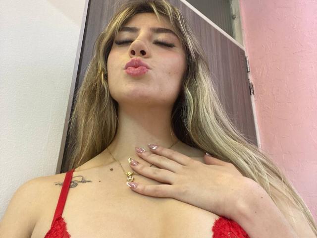 LivelyVanderWood - Live porn &amp; sex cam - 24319189