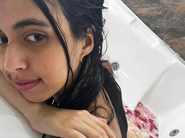 AnnaAlvarez - פורנו בשידור חי ומצלמת סקס - 24323689