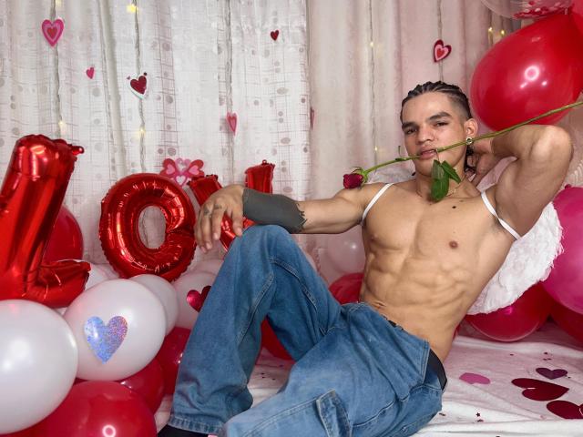 AlexBernal - Live porn &amp; sex cam - 24327829