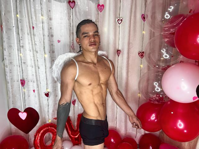 AlexBernal - Live porn &amp; sex cam - 24327845