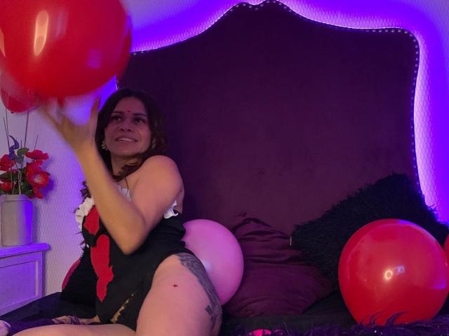 LuciHotDesire - Élő pornó és szexkamera - 24332701