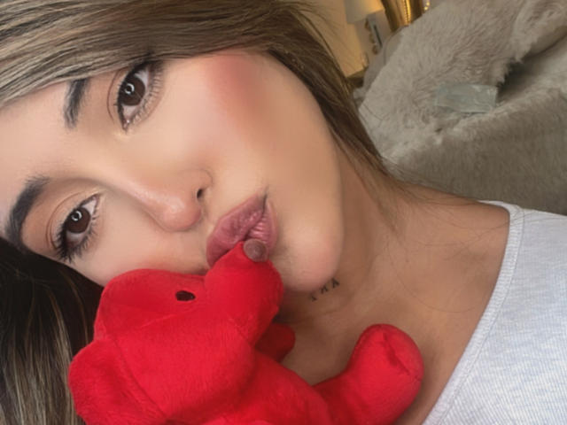 MaeCollins - Live porn &amp; sex cam - 24337593