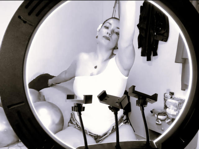 AmberDemons - Live porn &amp; sex cam - 24338105