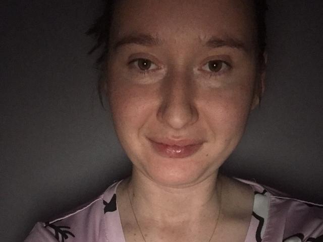 Simple, flat design with five bold, overlapping letters "E" in the center. Letters are evenly spaced, dark red with subtle shadows. Clean, minimalistic style. No additional objects or textures.