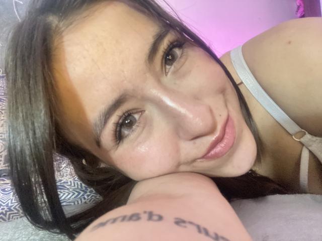 KatiaRogers - Camera khiêu dâm &amp; quyến rũ trực tiếp - 24350913