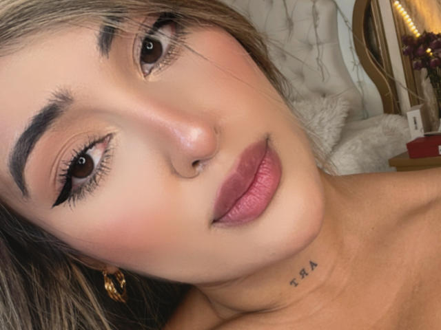 MaeCollins - Porno na żywo i seks kamera - 24351005