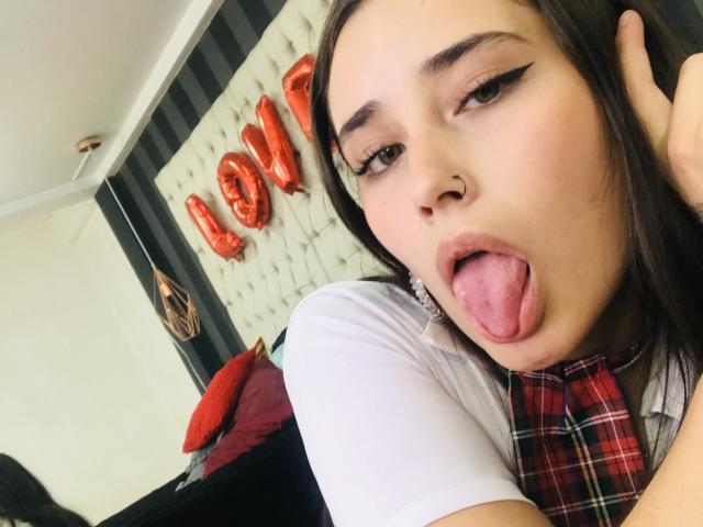 TiffanySilvye - Live Sex Cam - 24359309