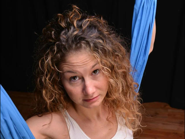 Izzy-Mendosa - сексуальная веб-камера в реальном времени - 24364857