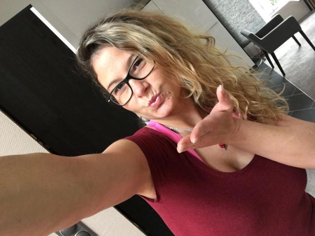 Izzy-Mendosa - Live porn &amp; sex cam - 24364893