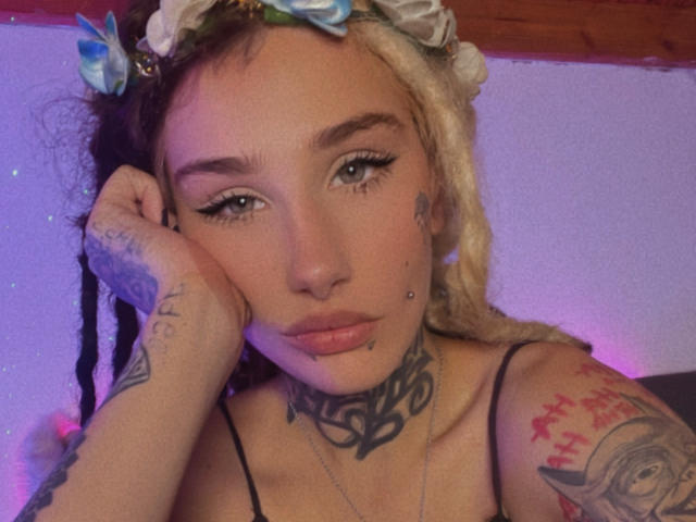 KaziVallkyrie - Live porn &amp; sex cam - 24366817