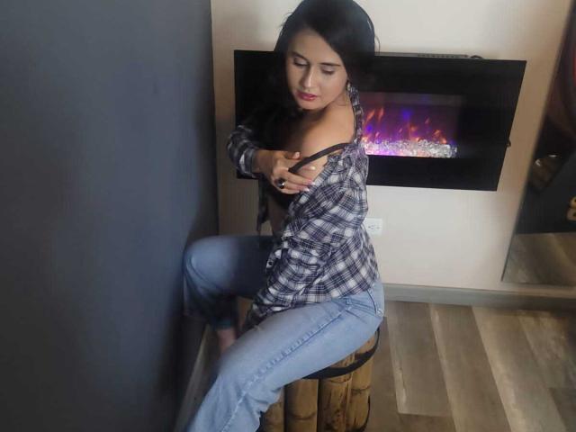 FrancheskaaWaalsh - сексуальная веб-камера в реальном времени - 24372677