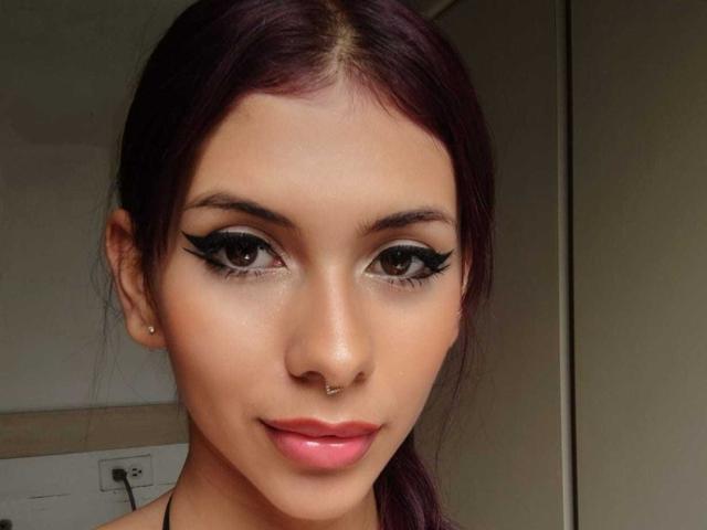 DanikaSerov - сексуальная веб-камера в реальном времени - 24380713